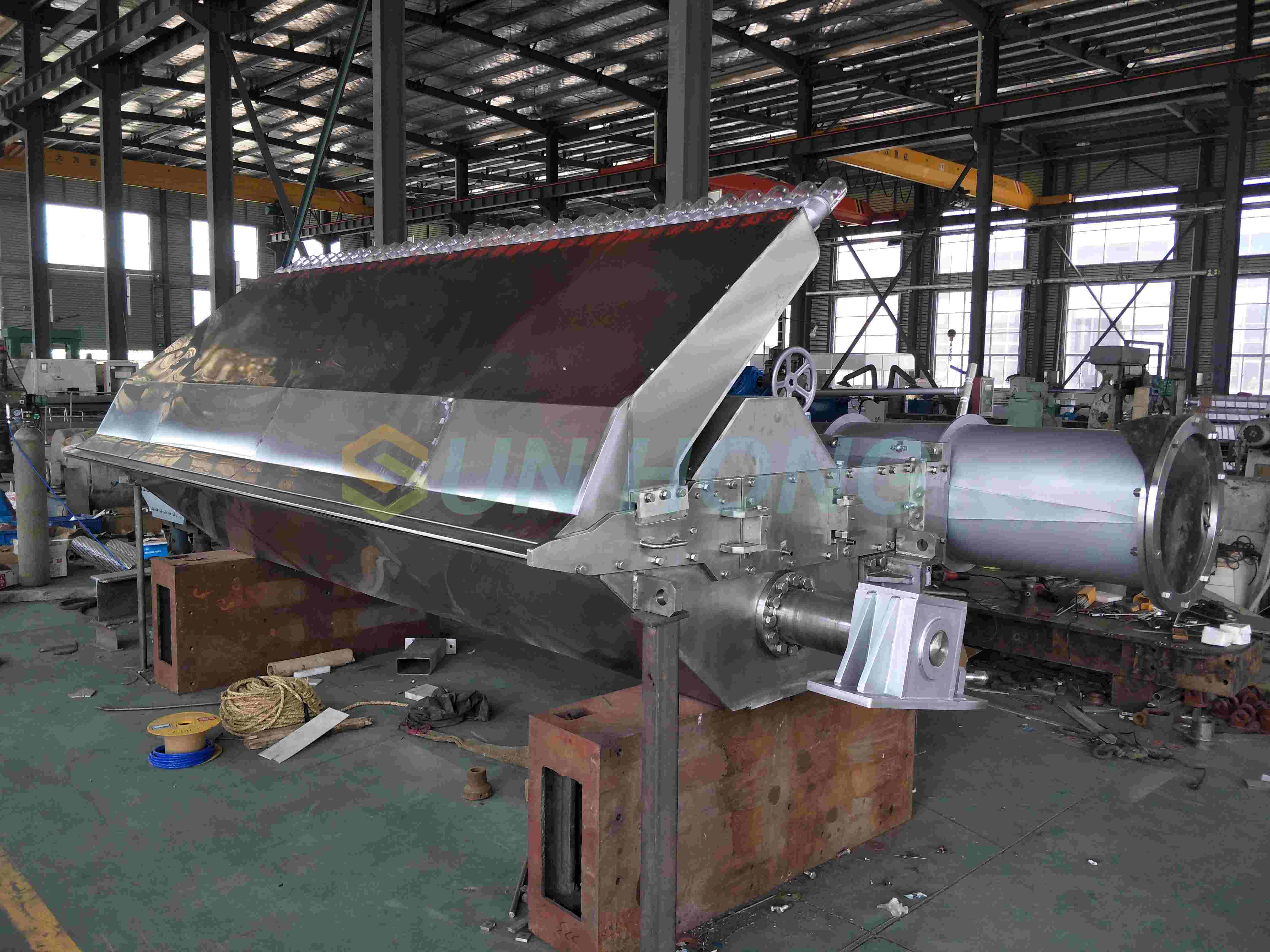 Cabezal hidráulico de máquina de papel