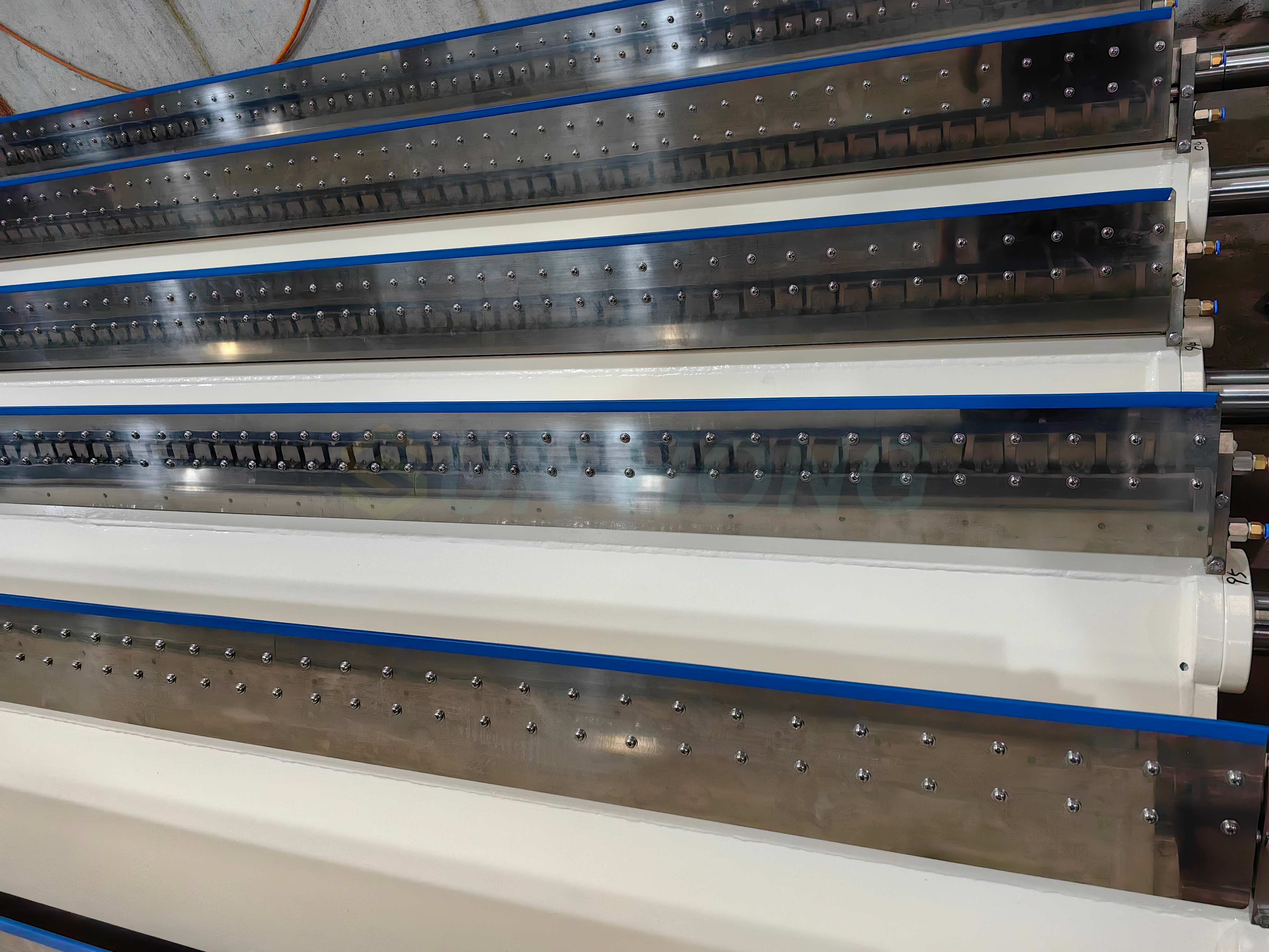 Porta cuchillas para máquina de papel