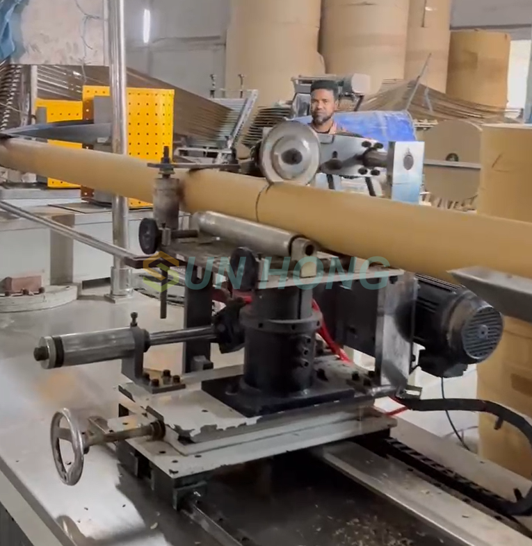 Máquina de tubo de papel CNC de cuatro cabezas