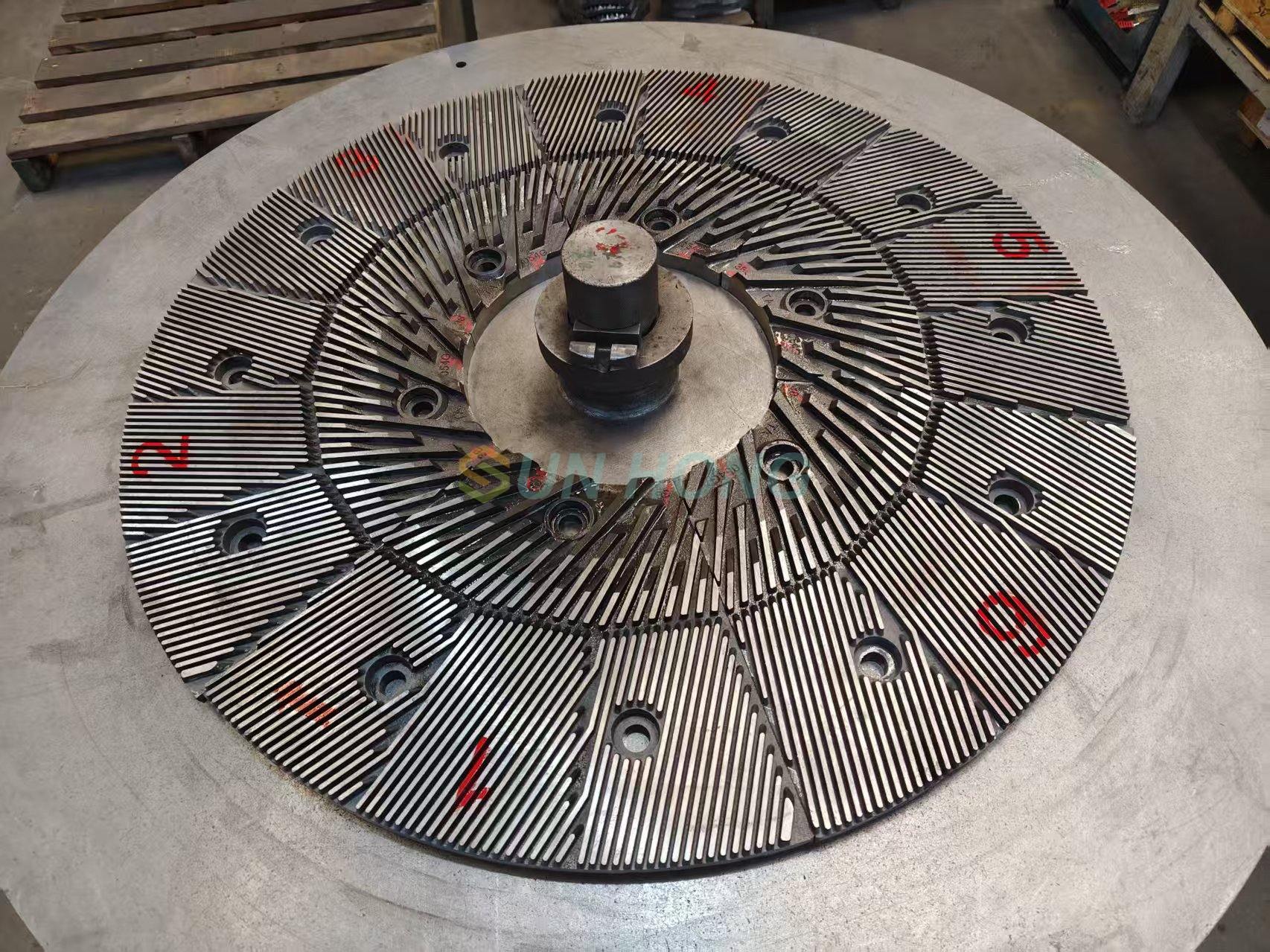 Placa refinadora para fabricación de papel y pulpa