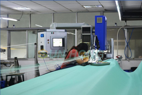 Formando una máquina de articulación de tela