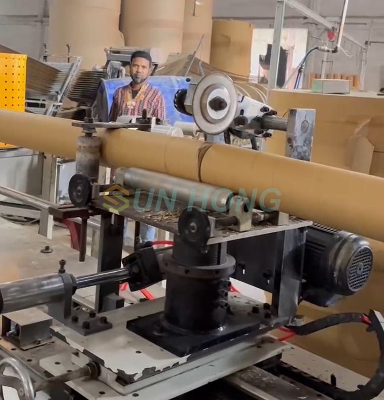 Máquina de tubo de papel CNC de cuatro cabezas