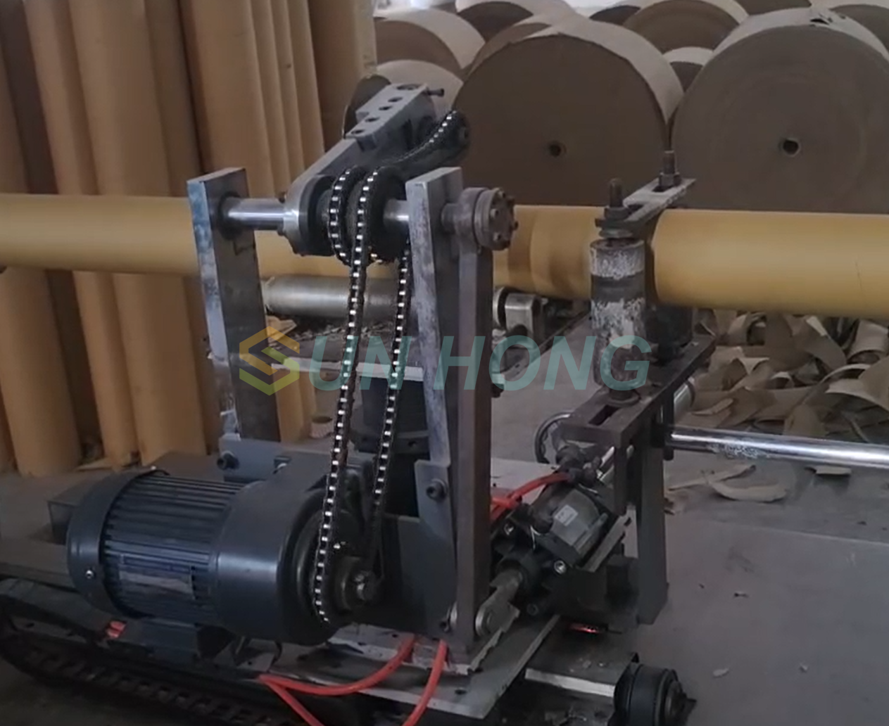 Máquina de tubo de papel CNC de cuatro cabezas